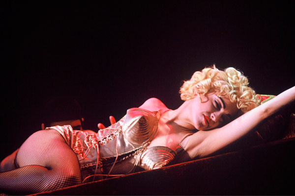 Одевание в раздевание. Как Мадонна стала идеалом эротизированной женственности (препринт, «Лента.ру»)