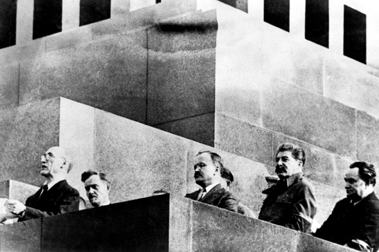 Управление взглядом. Как ранний СССР пытался вербовать иностранцев (Андрей Тесля, Colta.ru)